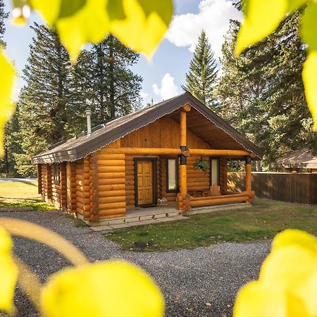 فيلا Castle Mountain Chalets المظهر الخارجي الصورة