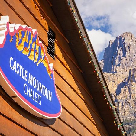 فيلا Castle Mountain Chalets المظهر الخارجي الصورة