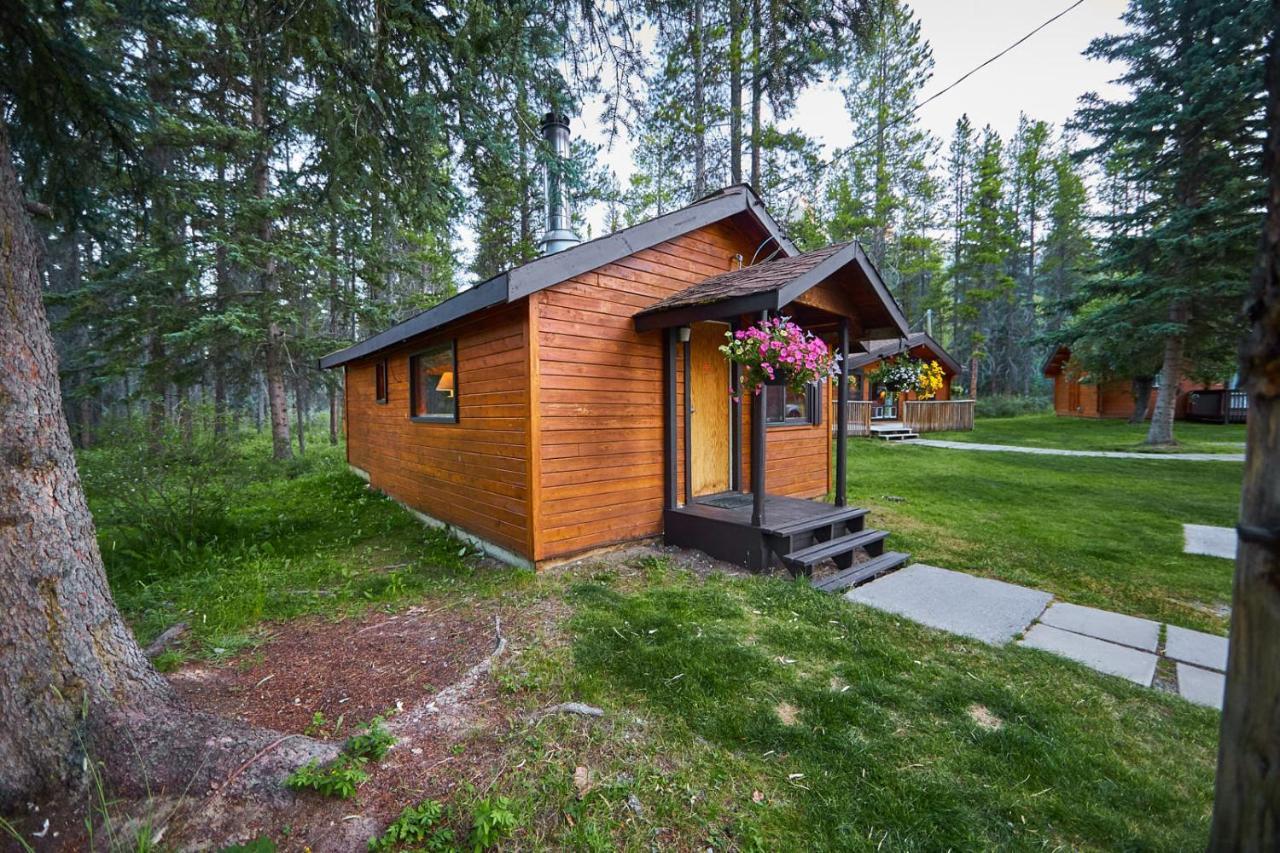 فيلا Castle Mountain Chalets المظهر الخارجي الصورة