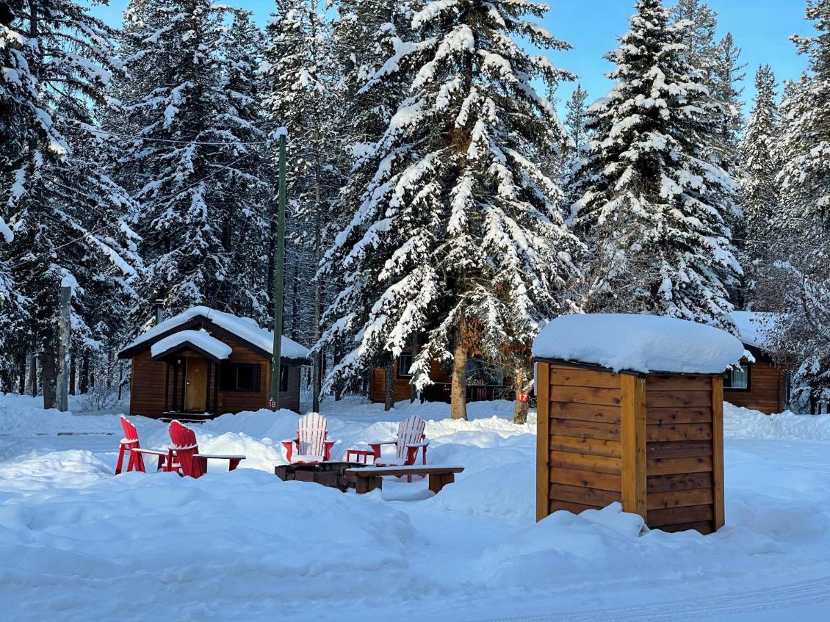 فيلا Castle Mountain Chalets المظهر الخارجي الصورة