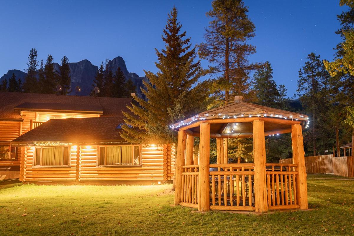 فيلا Castle Mountain Chalets المظهر الخارجي الصورة