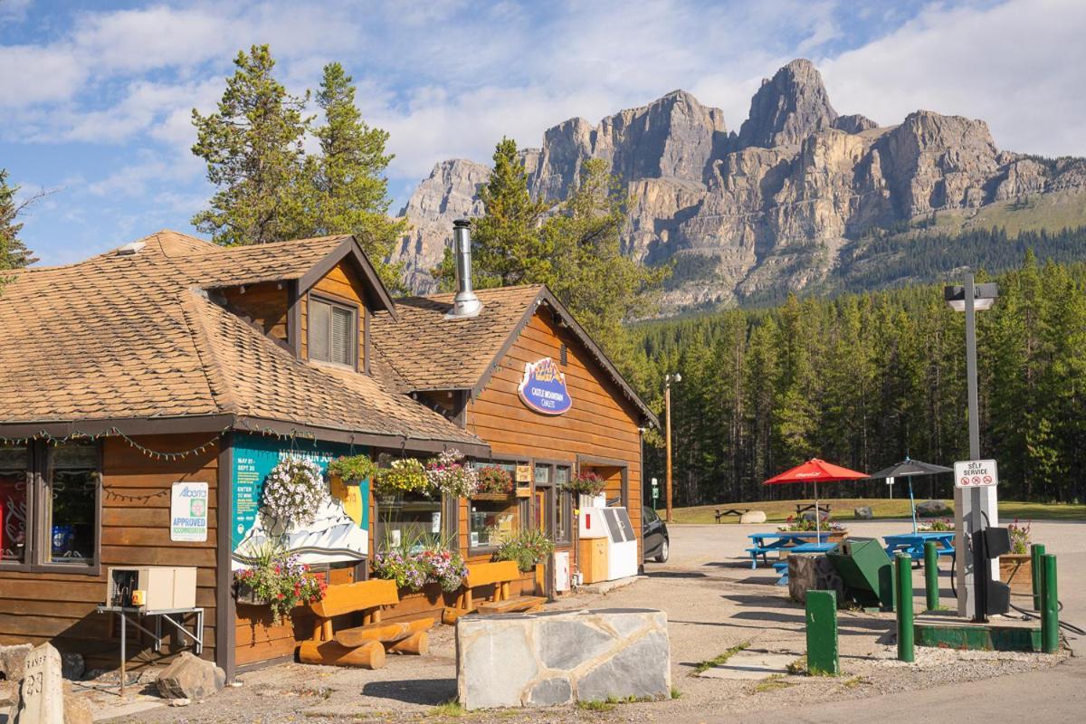 فيلا Castle Mountain Chalets المظهر الخارجي الصورة