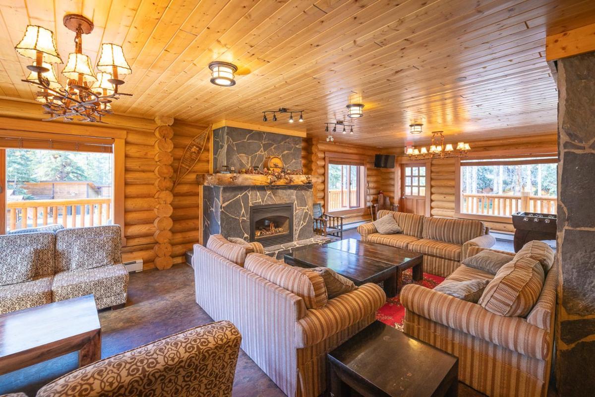 فيلا Castle Mountain Chalets المظهر الخارجي الصورة