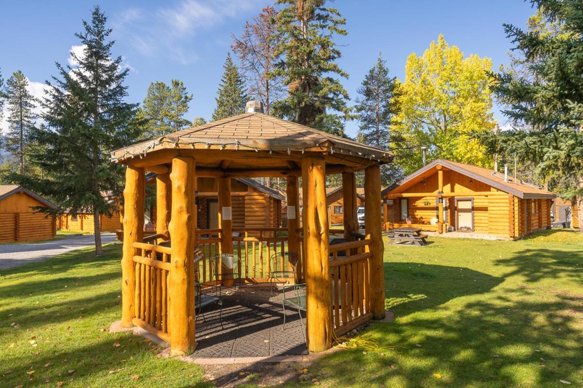 فيلا Castle Mountain Chalets المظهر الخارجي الصورة