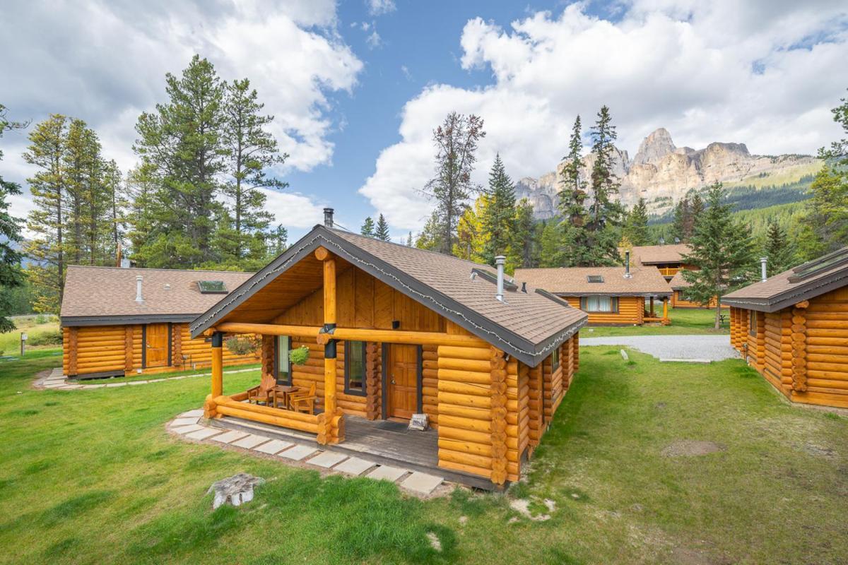 فيلا Castle Mountain Chalets المظهر الخارجي الصورة