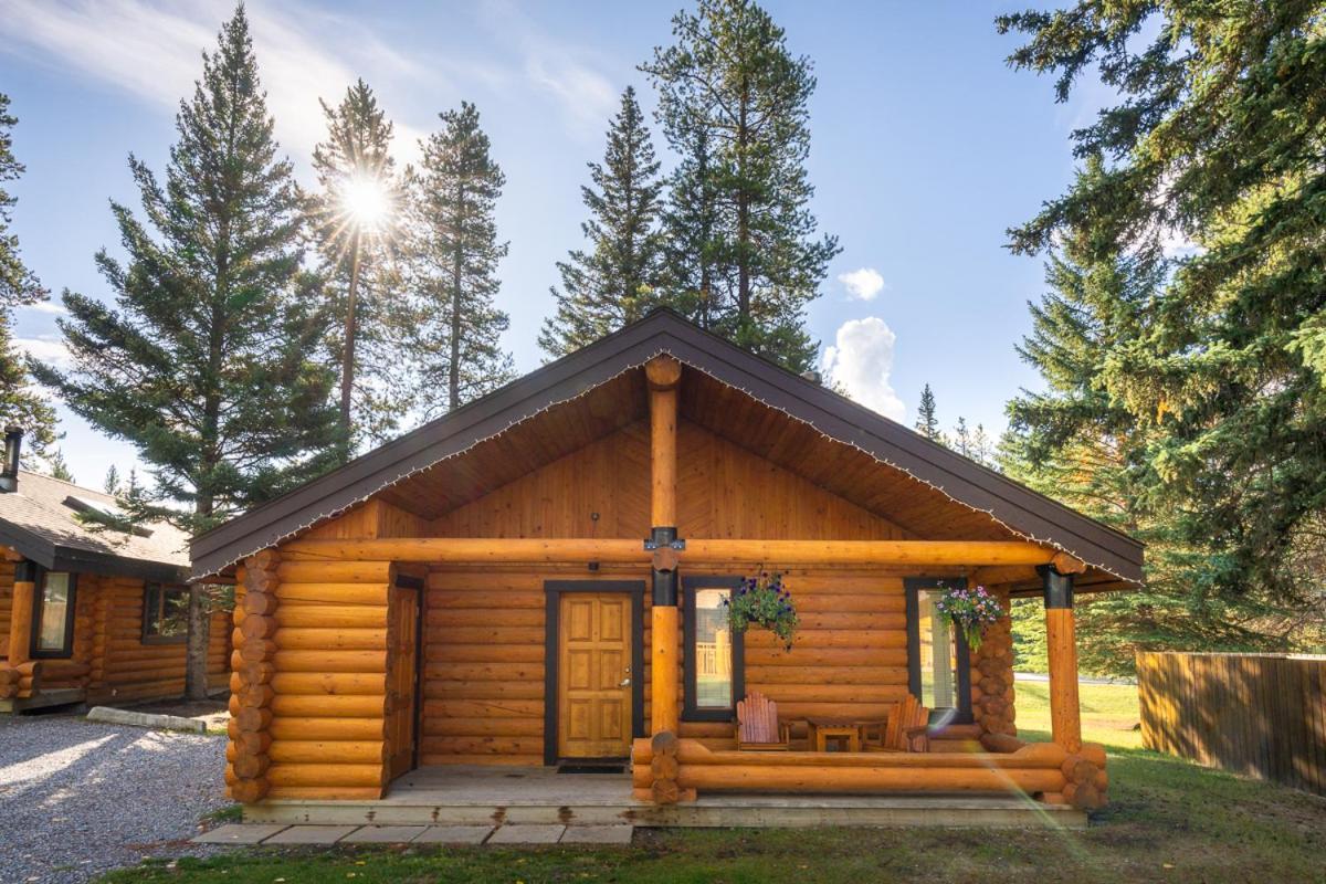 فيلا Castle Mountain Chalets المظهر الخارجي الصورة