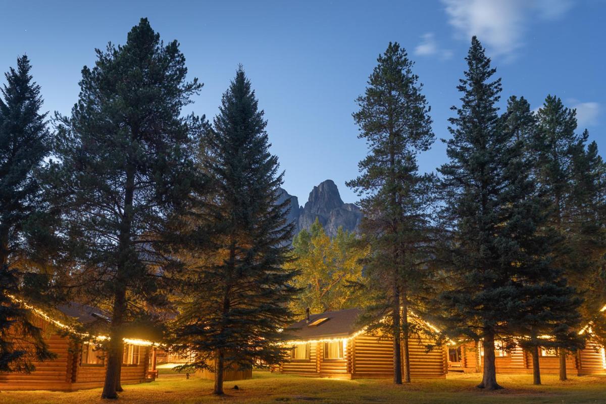 فيلا Castle Mountain Chalets المظهر الخارجي الصورة