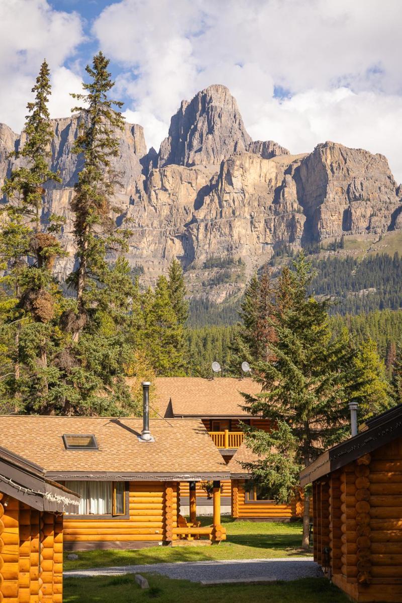 فيلا Castle Mountain Chalets المظهر الخارجي الصورة