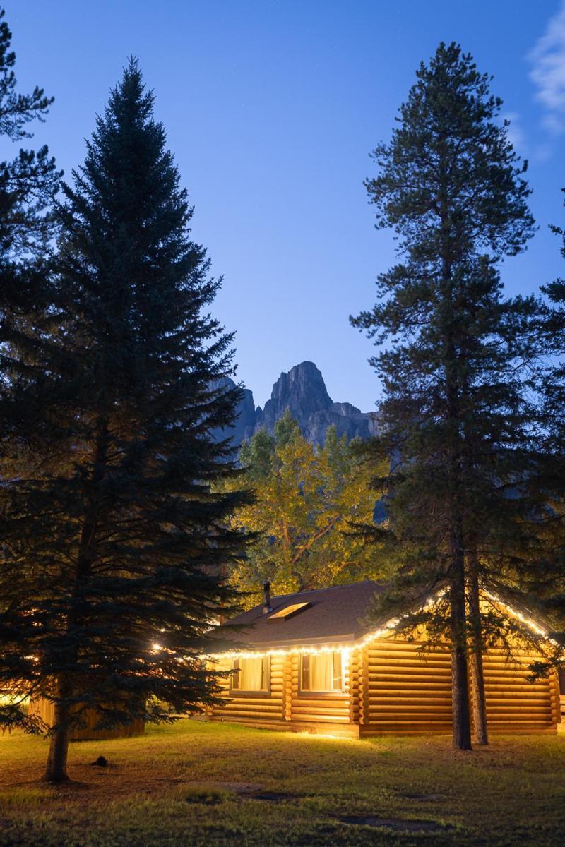 فيلا Castle Mountain Chalets المظهر الخارجي الصورة