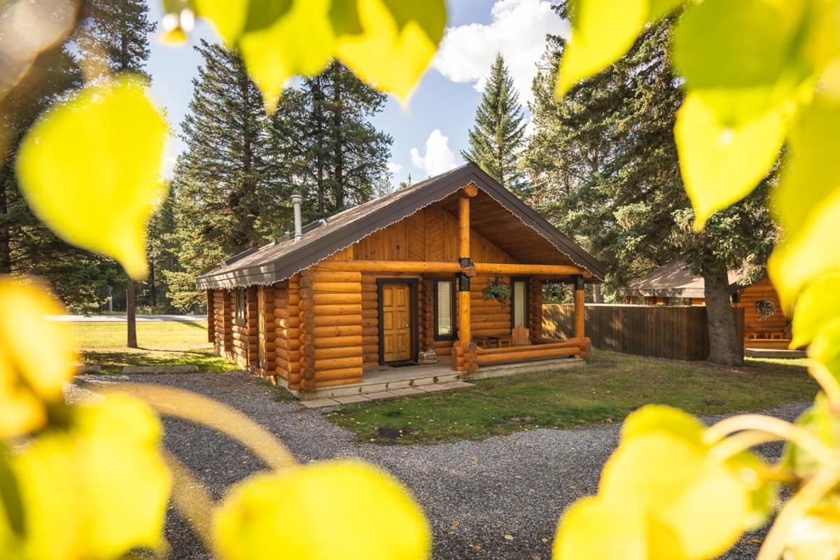 فيلا Castle Mountain Chalets المظهر الخارجي الصورة