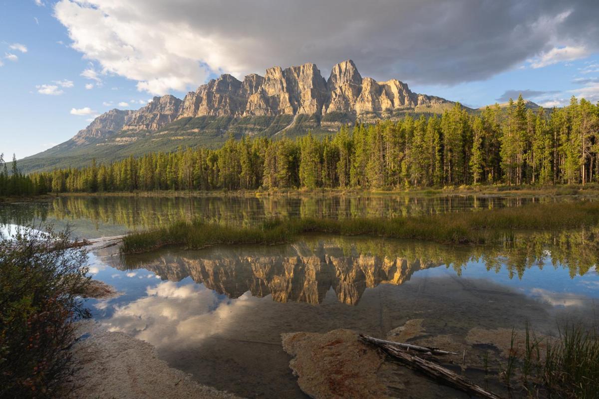 فيلا Castle Mountain Chalets المظهر الخارجي الصورة