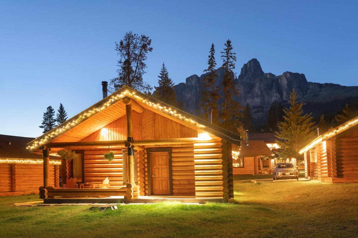 فيلا Castle Mountain Chalets المظهر الخارجي الصورة