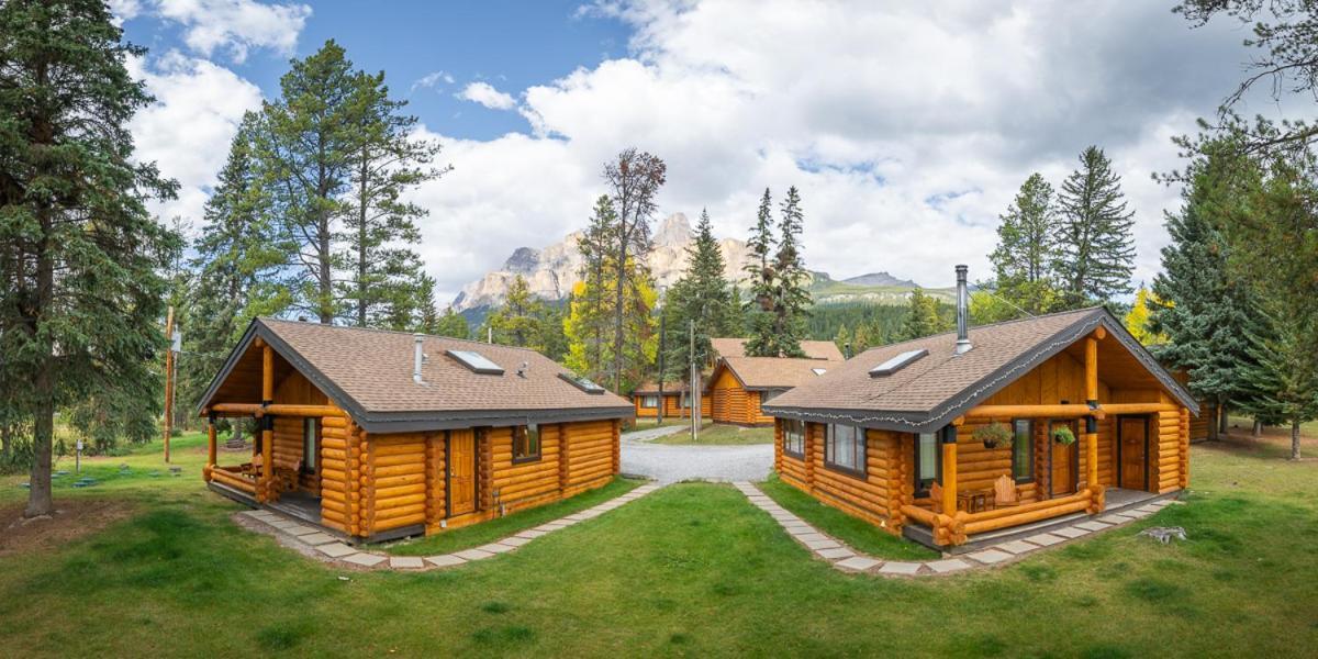 فيلا Castle Mountain Chalets المظهر الخارجي الصورة