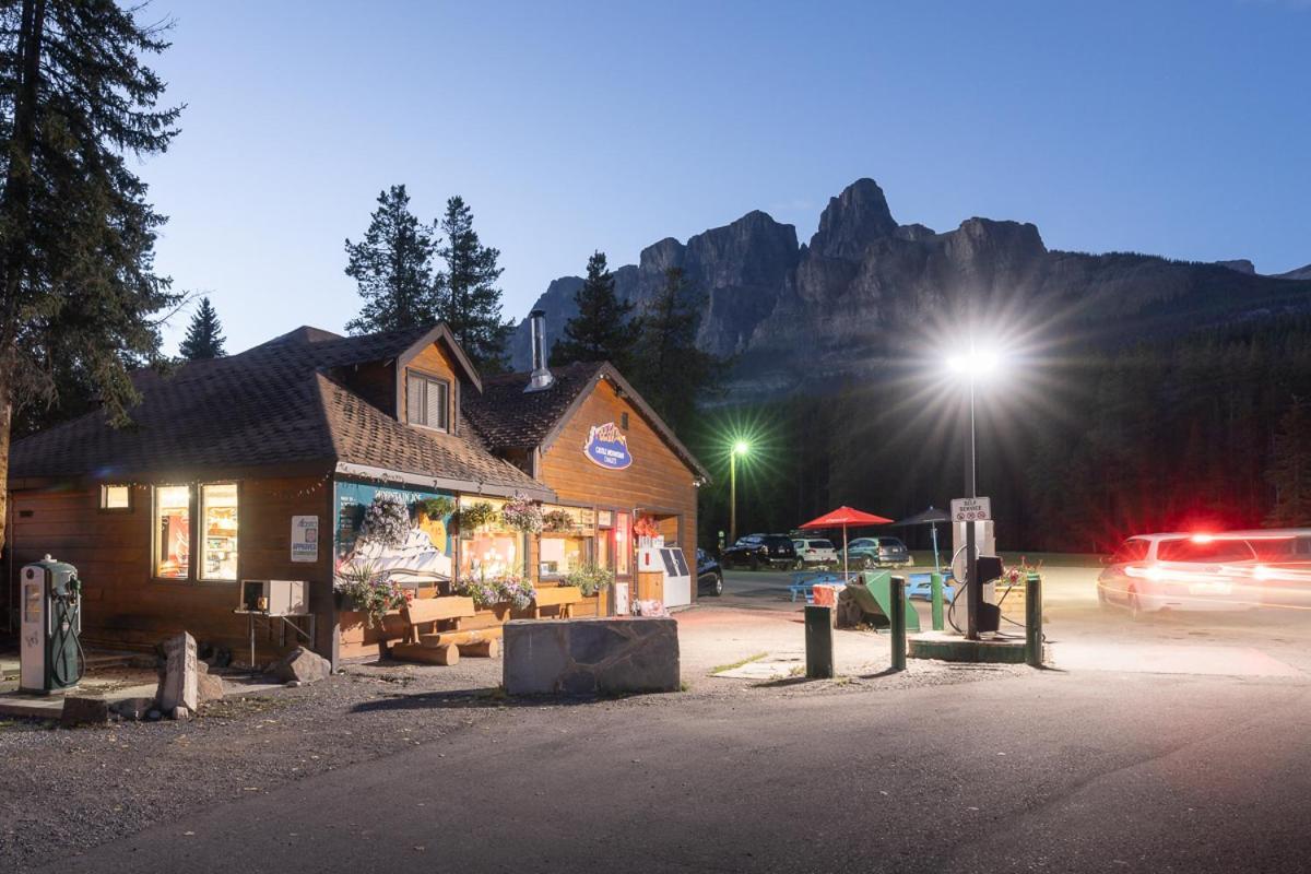 فيلا Castle Mountain Chalets المظهر الخارجي الصورة